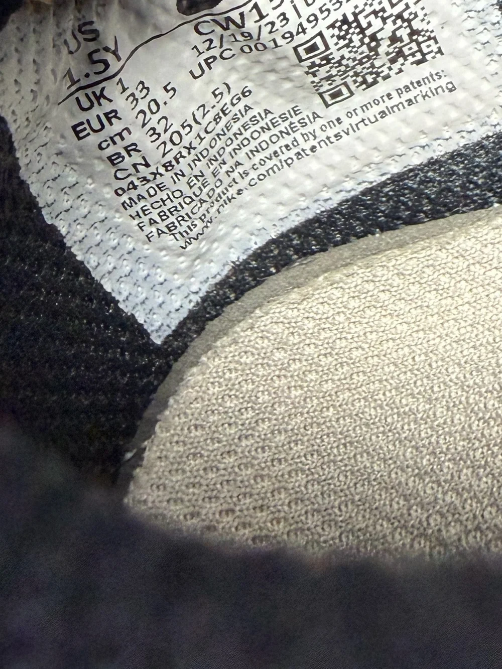 Kids Nike Dunks Black & White Low-Top Sneakers Sz. 1.5y